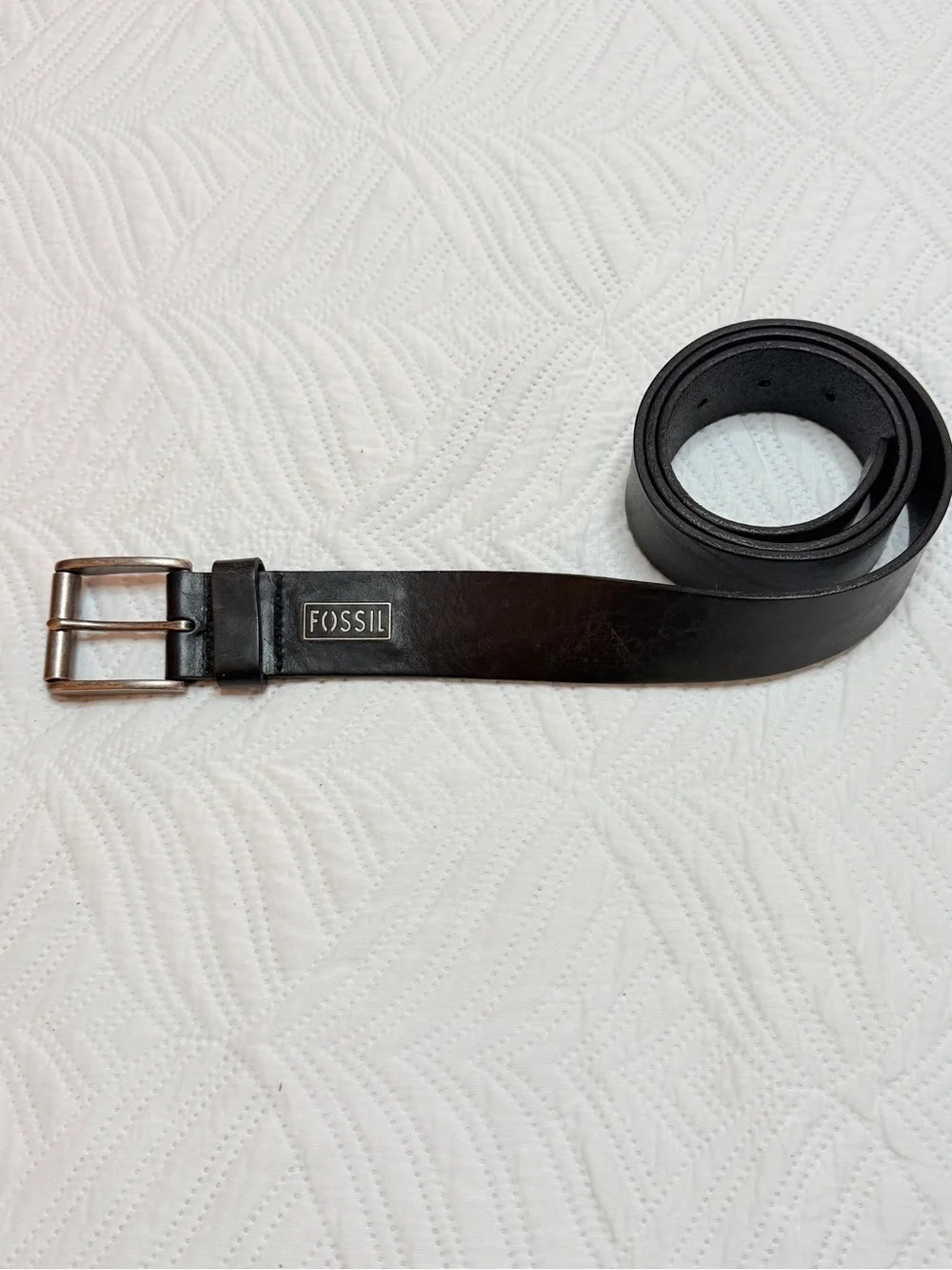 Fossil Black Leather Men's Belt with Silver Buckle. Size 38